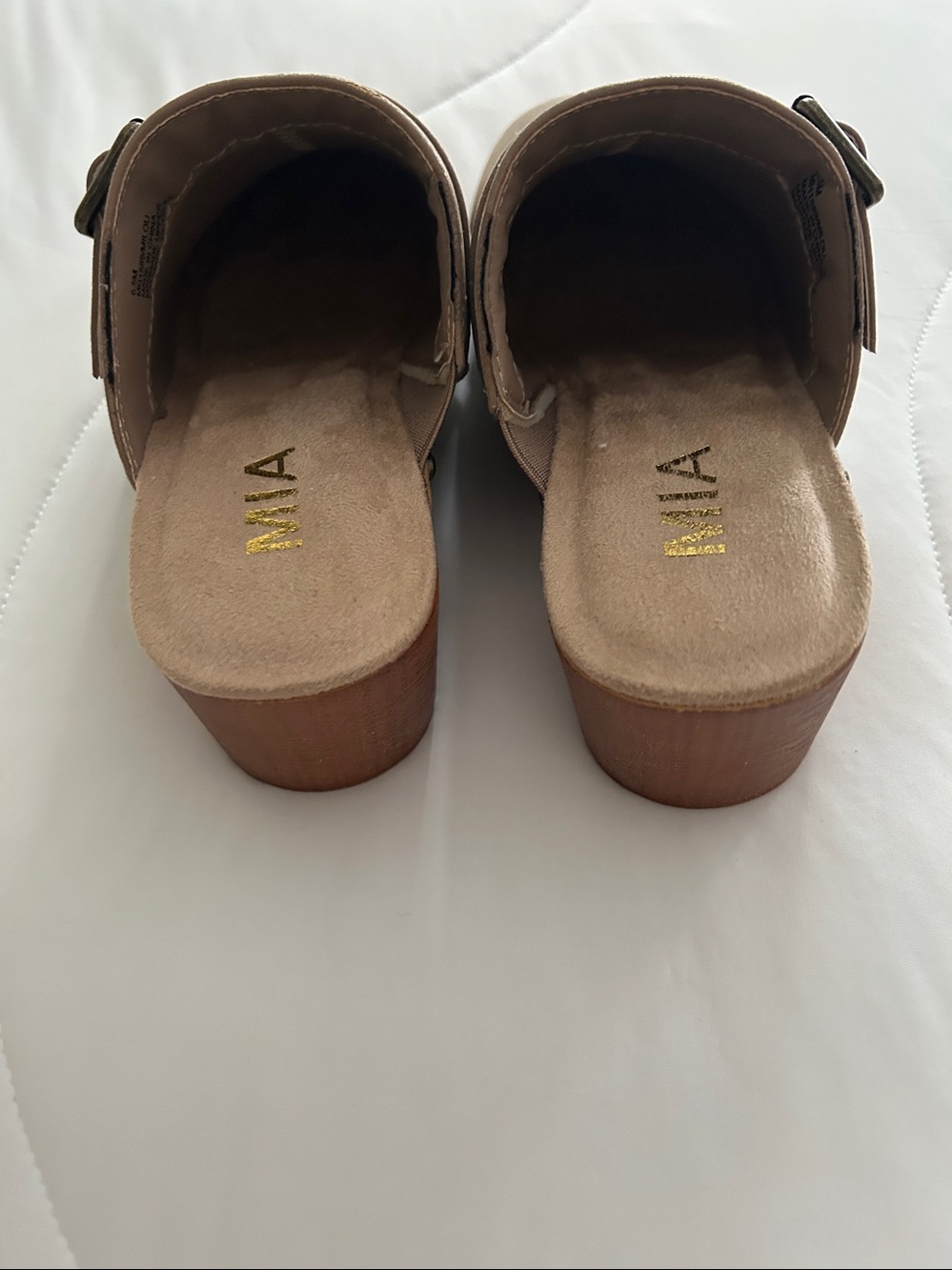 Tan clogs - Picture 3 of 5